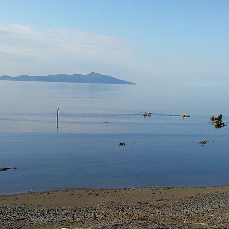 Kapiti Waves Bed & Breakfast Pukerua Bay ภายนอก รูปภาพ