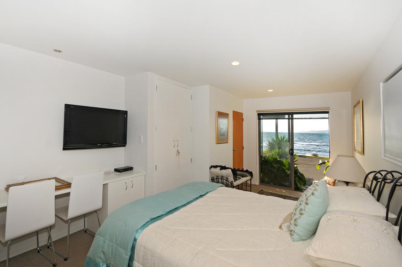 Kapiti Waves Bed & Breakfast Pukerua Bay ภายนอก รูปภาพ