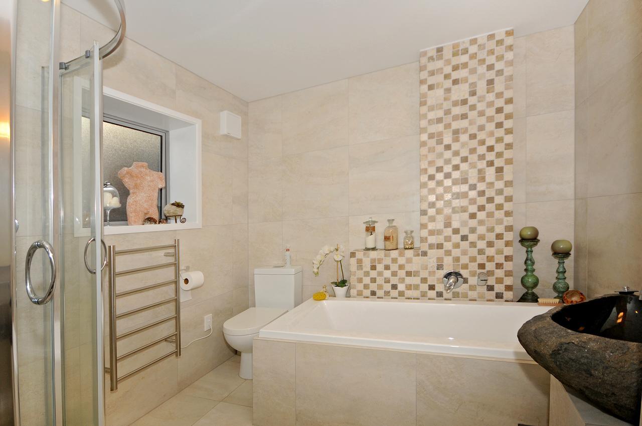 Kapiti Waves Bed & Breakfast Pukerua Bay ภายนอก รูปภาพ