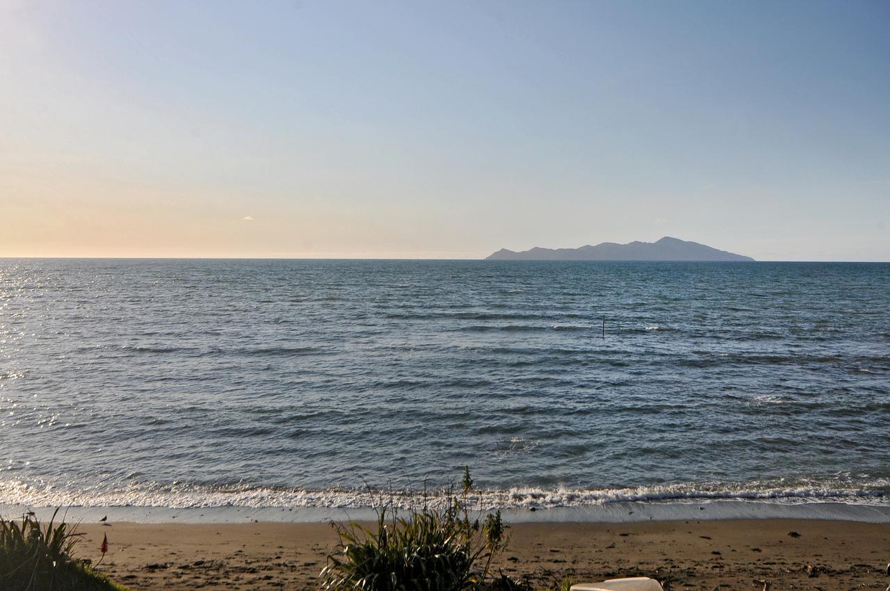 Kapiti Waves Bed & Breakfast Pukerua Bay ภายนอก รูปภาพ