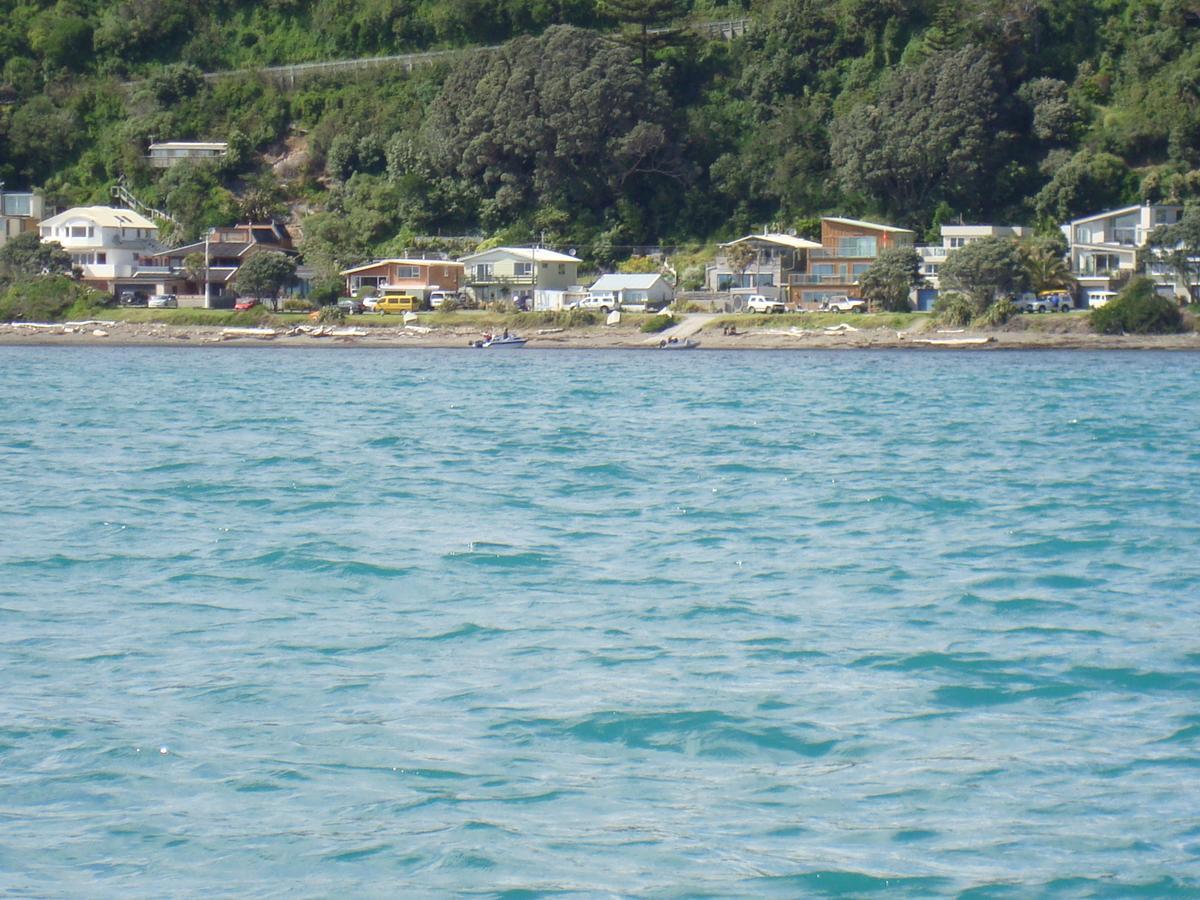 Kapiti Waves Bed & Breakfast Pukerua Bay ภายนอก รูปภาพ