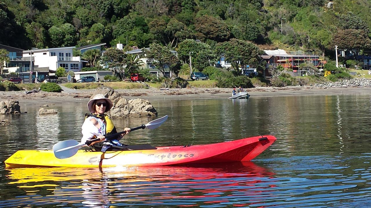 Kapiti Waves Bed & Breakfast Pukerua Bay ภายนอก รูปภาพ