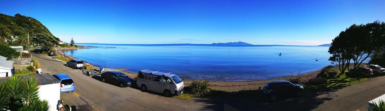 Kapiti Waves Bed & Breakfast Pukerua Bay ภายนอก รูปภาพ